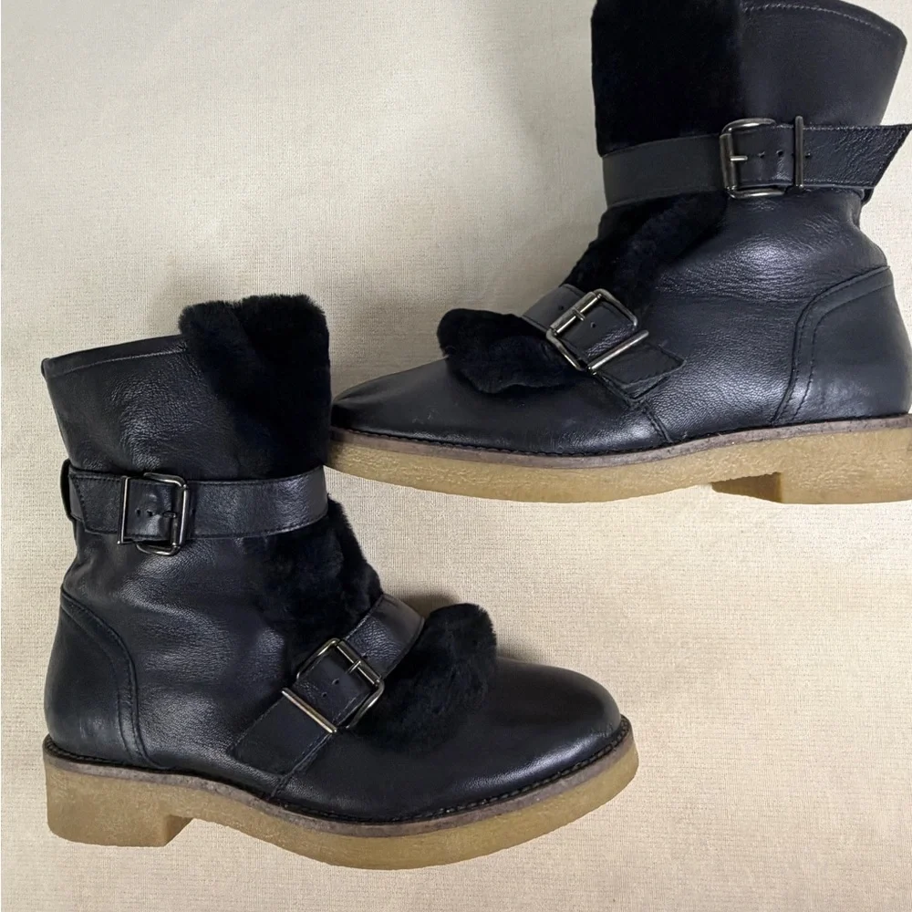 Stylish Black Leather Women's Boots - Picture 11 of 14